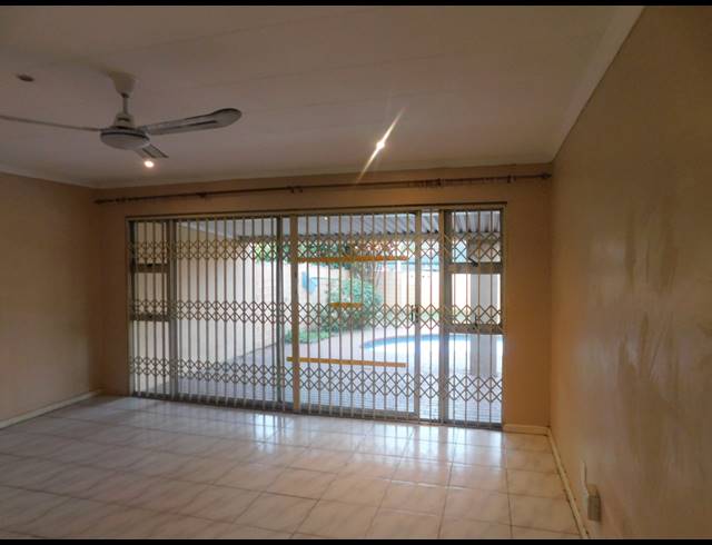 2 BEDROOM SECTIONAL TITLE TO LET IN MONTCLAIR